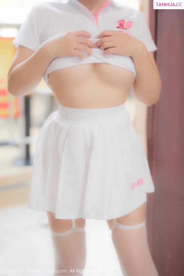   [XiuRen]高清写真图 2024.02.20 No.8118 小薯条nienie 丝袜美腿第22张图片